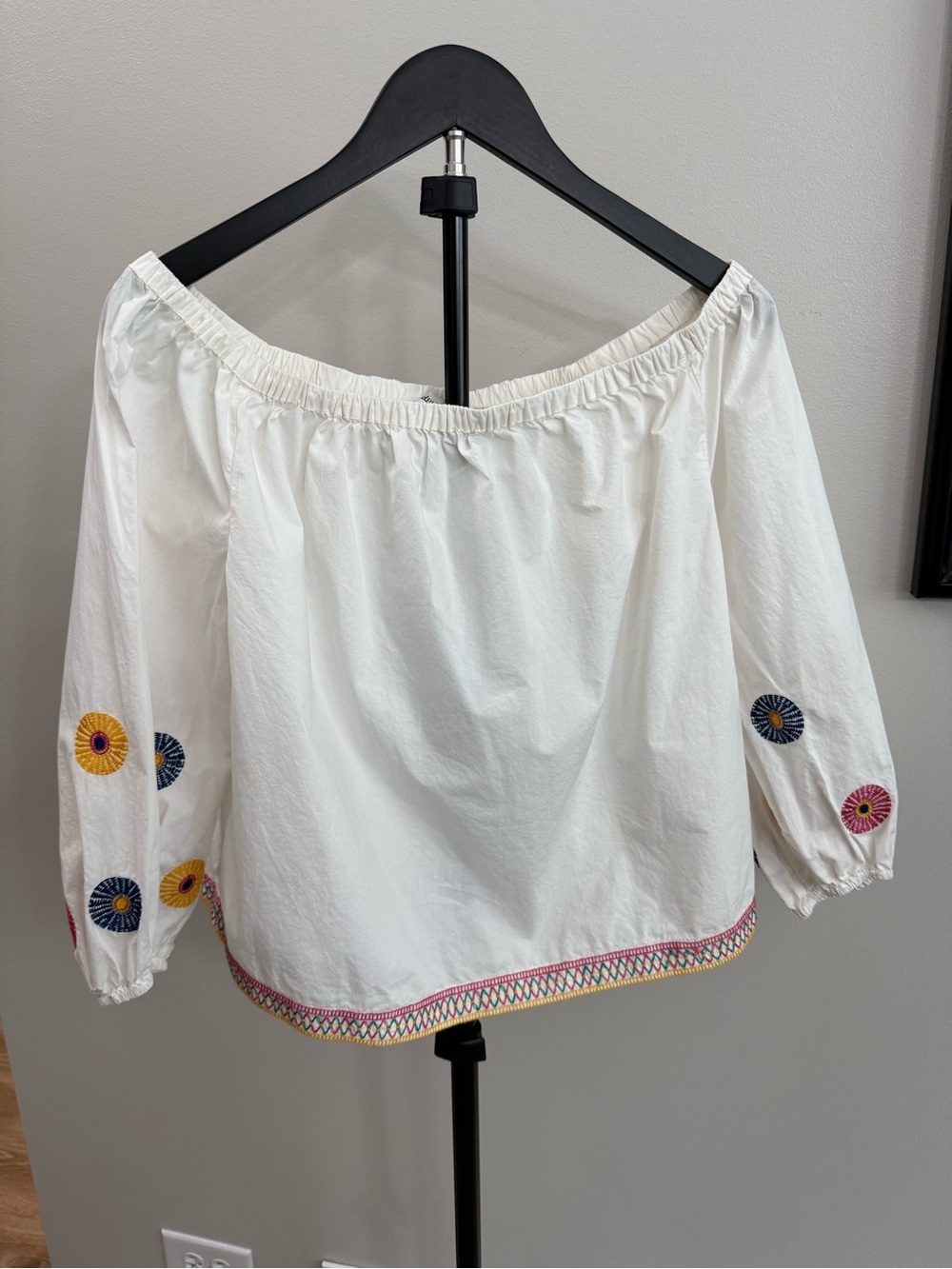 Madewell White Off-Shoulder Embroidered Floral Sleeve Top